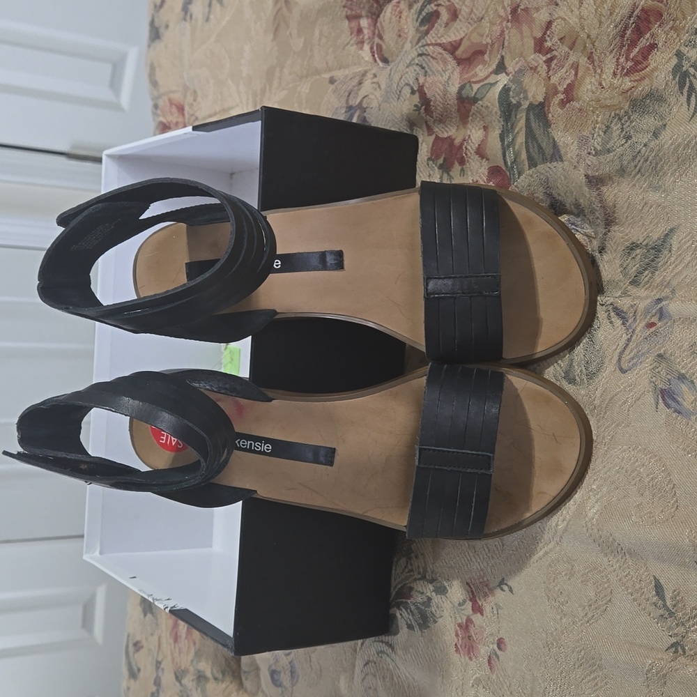 Kensie Black Sandals